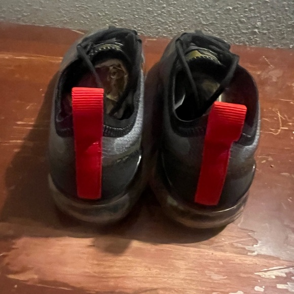 Nike Gray and Red VaporMax Sneakers fits kids size 4.5 new - Picture 4 of 7